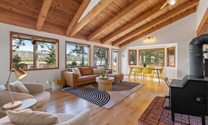 Newport Cabin | River Cabin-Pristine PNW Summer-Ski Cabin-Fall Magic