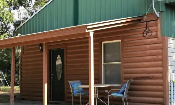 Cecil House | River Chase Cozy Get-Away Cottage