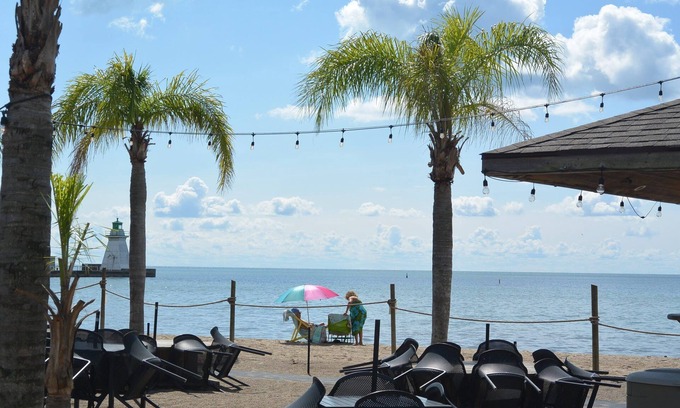 Port Dover Apartment | River front cottage close to the beach