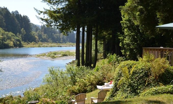 Crescent City House | River Front Getaway Awesome Views Fish/Swim Out the Back Door