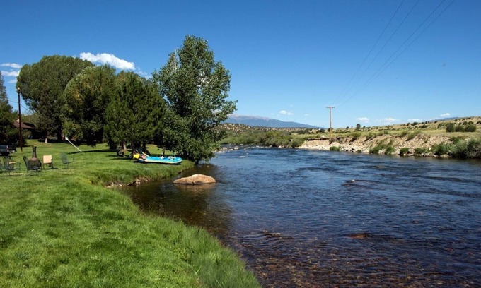 Buena Vista House | River Haven - Beautiful Home, Arkansas River Access, HotTub, Detached Guesthouse