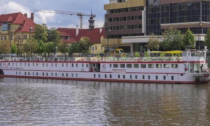 Josefov Boat Rental | River hotel KÖNIGSTEIN