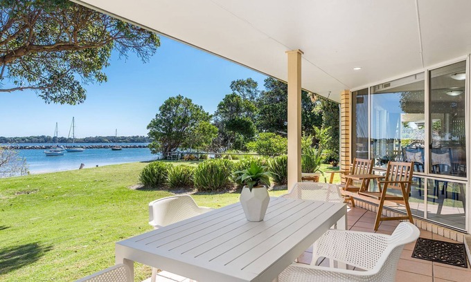 Iluka House | River Luxury - Set right on Iluka Bay
