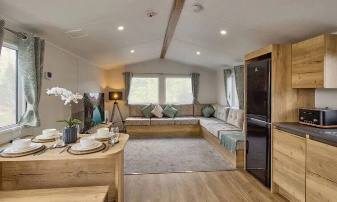 Great Billing House | River Meadows Retreat. Contemporary, spacious caravan. 3 Bedroom, sleeps 8