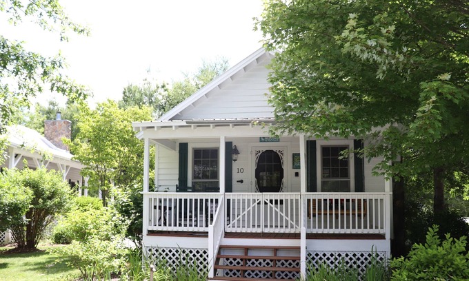 Altamont Cottage | River Rest Cottage - #10 Fish Camp