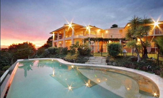 Maroochy River Resort | River Rock Retreat Maroochy. Sunshine Coast Hinterland 10 acre resort style