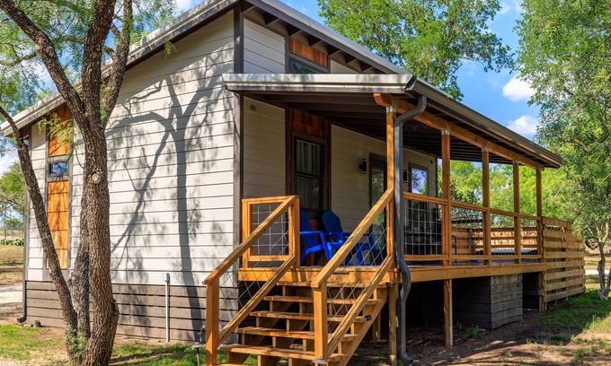 Fredericksburg Cottage | River's Edge Cottage with private hot tub, waterfront locale & river views