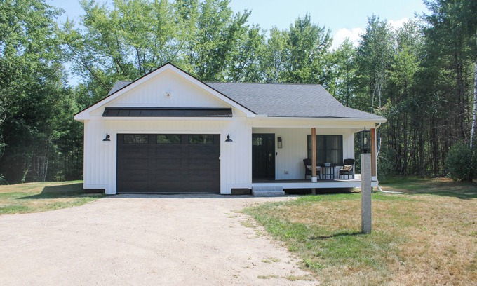 Fryeburg House | River’s Edge Retreat – A Cozy Home for Families & Friends
