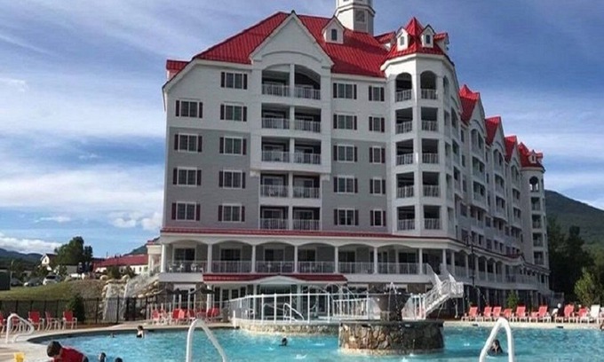 Lincoln Resort | River Walk Resort One bedroom Suite w/balcony & mount view from 5th floor VIP.