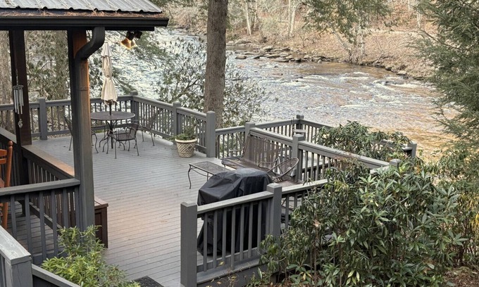 Blue Ridge Cabin | River Zen, A Toccoa River Retreat