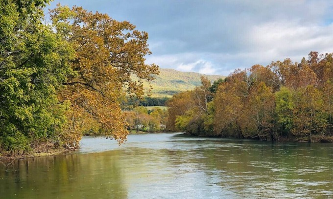 Luray Cabin | Riverfront Cabin! Fireplaces, Farm, Trail & Kayaks