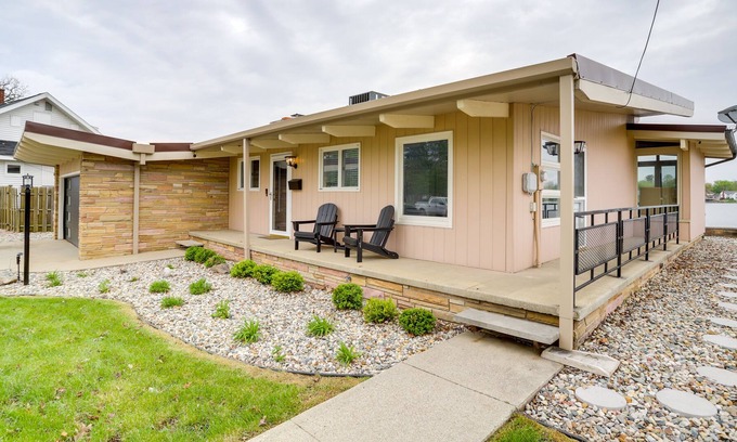 Elkhart House | Riverfront Elkhart Rental: Deck & Ping Pong Table!