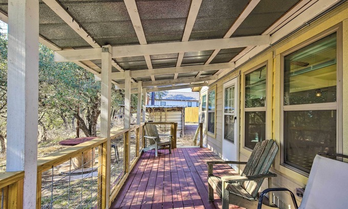 Lakehills House | Riverfront Pipe Creek Home w/Kayaks & Grill!