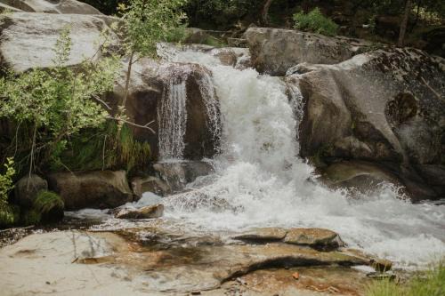 Yosemite Forks House | Riverfront Property with Waterfalls near Yosemite and Bass Lake