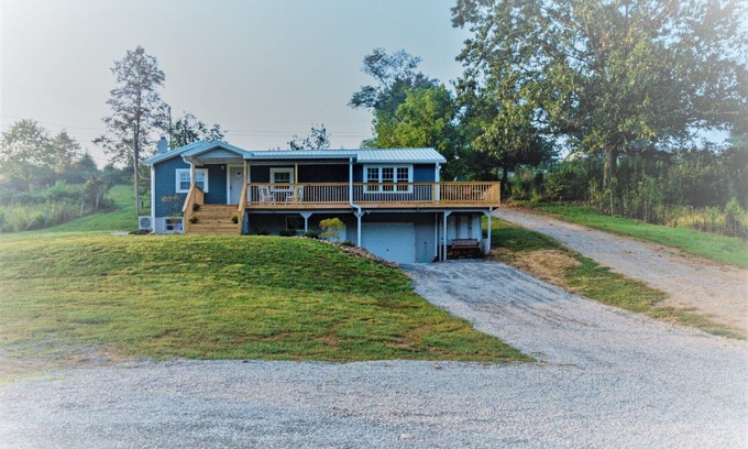 Bluff City House | Riverfront | Pvt Dock | Trout Fishing | Firepit | Hot Tub