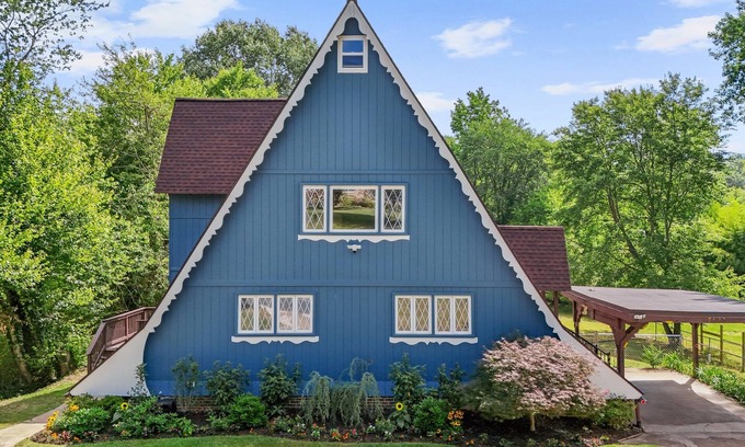 Port Tobacco Ski Chalet | Riverfront Retreat-HotTubIDock|Fenced YardINear DC