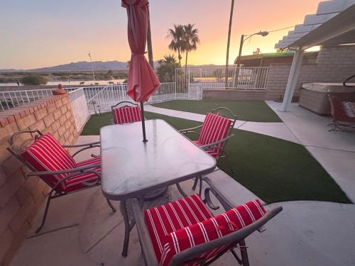 Bullhead City House | RIVERFRONT RUBY RED HOME WITH PRIVATE DOCK