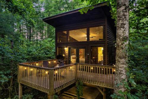 Robbinsville Hotel | Rivers Edge Treehouses