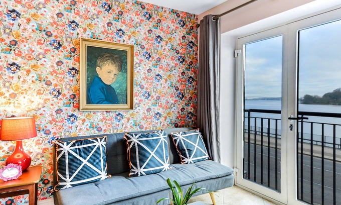 Londonderry Apartment | Riverside Apartment