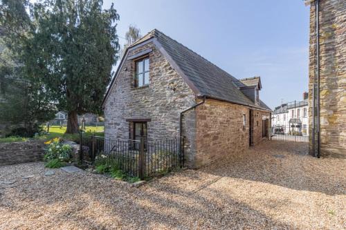 Llangorse House | Riverside Barn - LLangorse