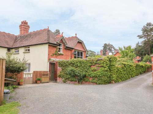 Llanwrthwl House | Riverside Cottage