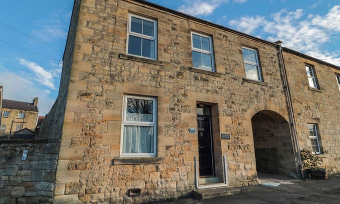 Warkworth Cottage | RIVERSIDE COTTAGE, pet friendly, with open fire in Warkworth