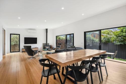 Anglesea House | Riverside Escape