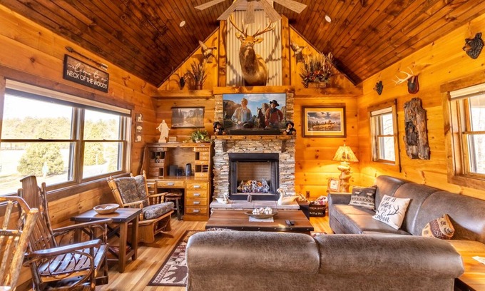 Altamont House | Riverside Home Near Linville Gorge