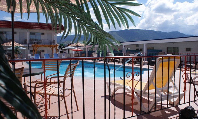 Okanagan-Similkameen Hotel | Riverside Motel