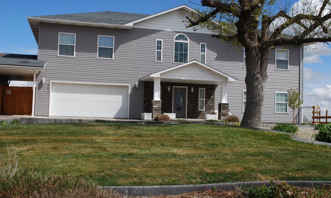 Burley House | Riverside Retreat - boater's paradise! Private dock on the Snake River.