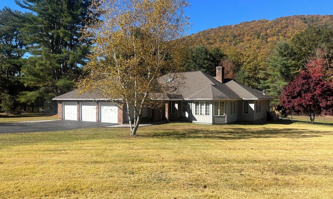Hancock House | Riverside Retreat in The Catskill Mountains