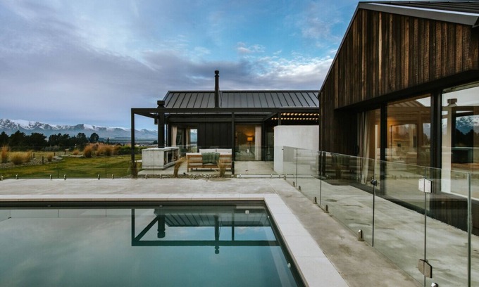 Wanaka House | Riverslea | Sleeps 10 | Pool