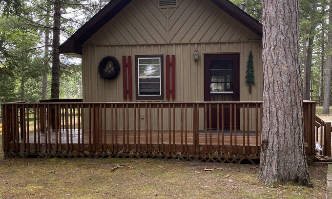 Au Train Cabin | Riverview cottages, The Loon cabin on the Autrain River