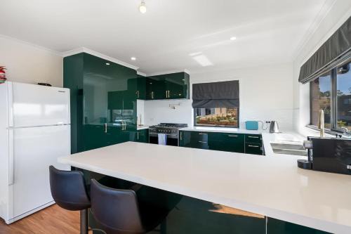 Granton House | Riverview Family Retreat Spacious 4BR Home, Views