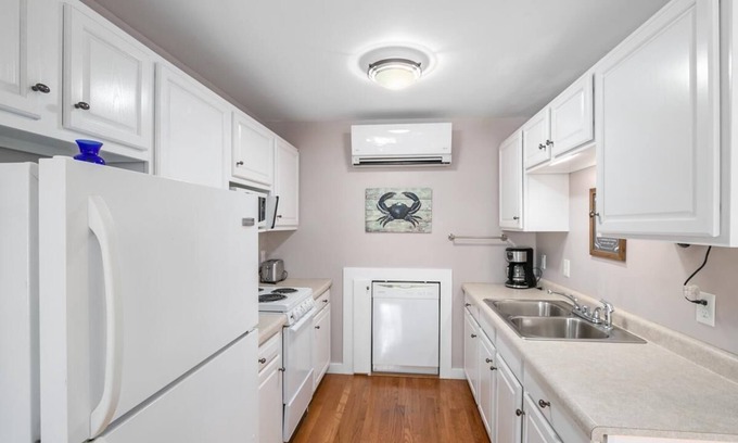 Saugatuck Apartment | Riverview