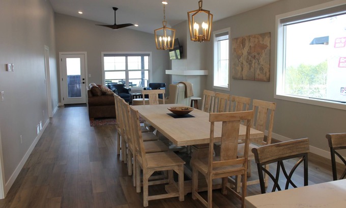 Duluth House | RiverWest Sunrise View - Brand new river view - Dog friendly- Sauna