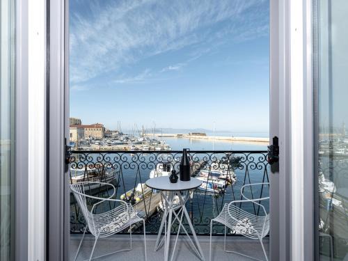 Old Town Hotel | Riviera Suites