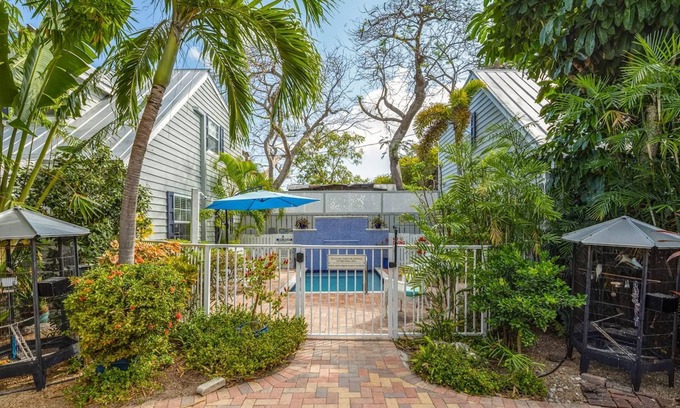 Old Town Apartment | Road s End by Brightwild Steps to Duval St