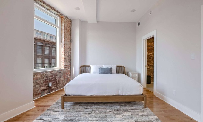 Arts/Warehouse District House | Roami at The Churchill | 3 Bedroom w/Balcony