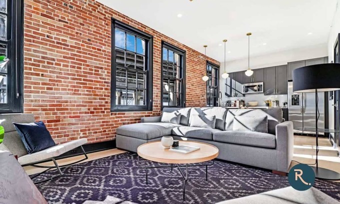 Arts/Warehouse District Hotel | Roami at The Lola Group Friendly 4BR #63