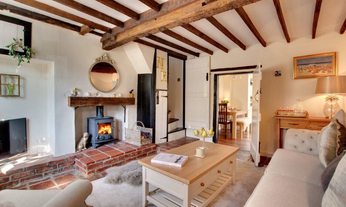 Dereham House | Robin Cottage - Two Bedroom House, Sleeps 4