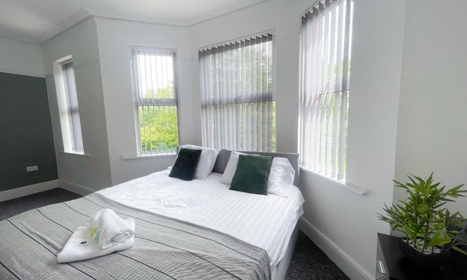 Birkenhead Apartment | Rock Lane House by Serviced Living Liverpool
