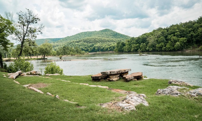Buffalo City Cabin | Rock Point Cottage - Riley's Outfitter