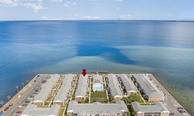 Titusville Condo | Rockets! Water! Just Breathe!