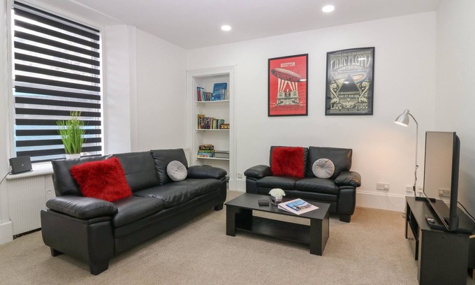 Macduff House | ROCKSTAR COTTAGE, family friendly, with a garden in Macduff