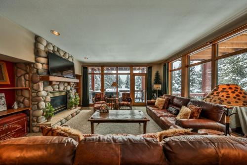Old Town House | Rocky Mountain Retreat Steps to Slopes with Hot Tub and Spectacular Views