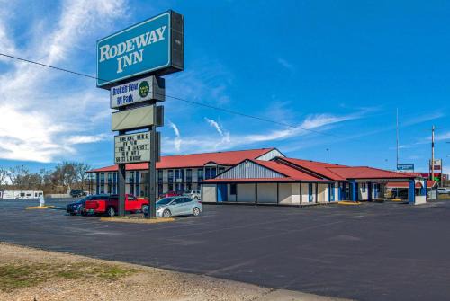 Broken Bow Hotel | Rodeway Inn Broken Bow-Hochatown
