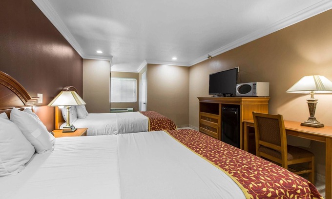 Cypress Hotel | Rodeway Inn Cypress - Buena Park