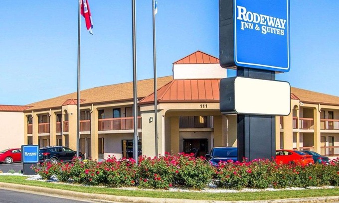 Clarksville Hotel | Rodeway Inn & Suites