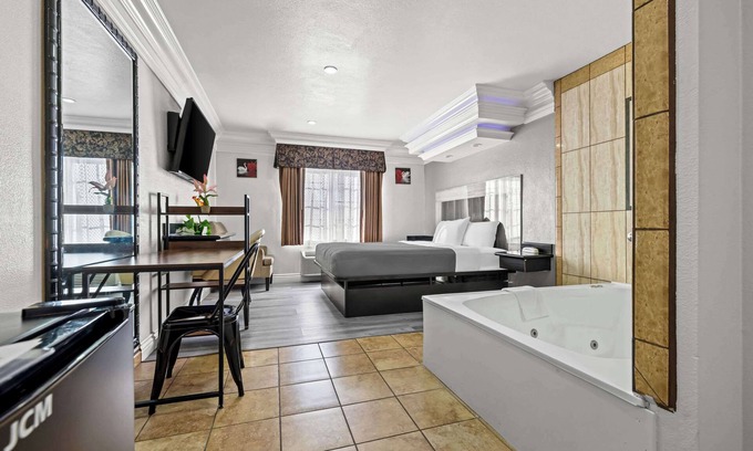 Santa Ana Hotel | Rodeway Inn